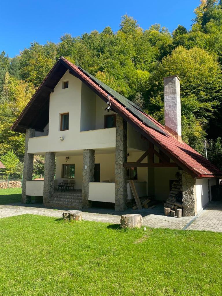 Trei Tulnice - carbon neutral hotel in Rau Sadului