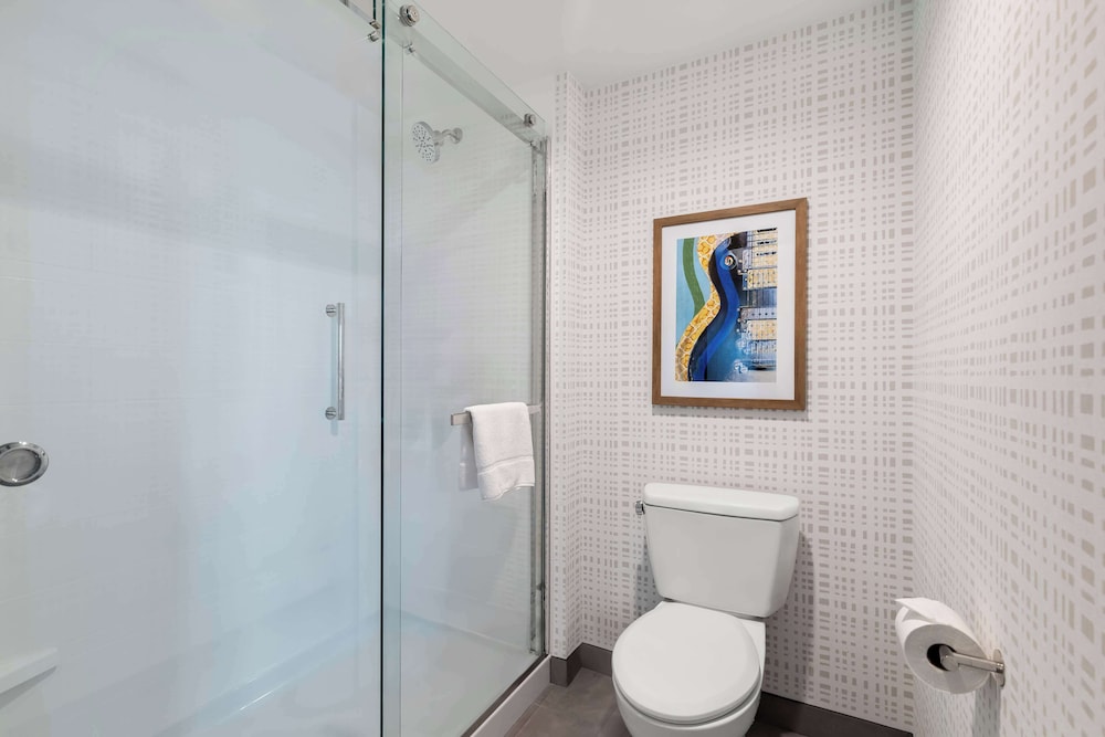 Hampton Inn & Suites by Hilton Corona - photo 38