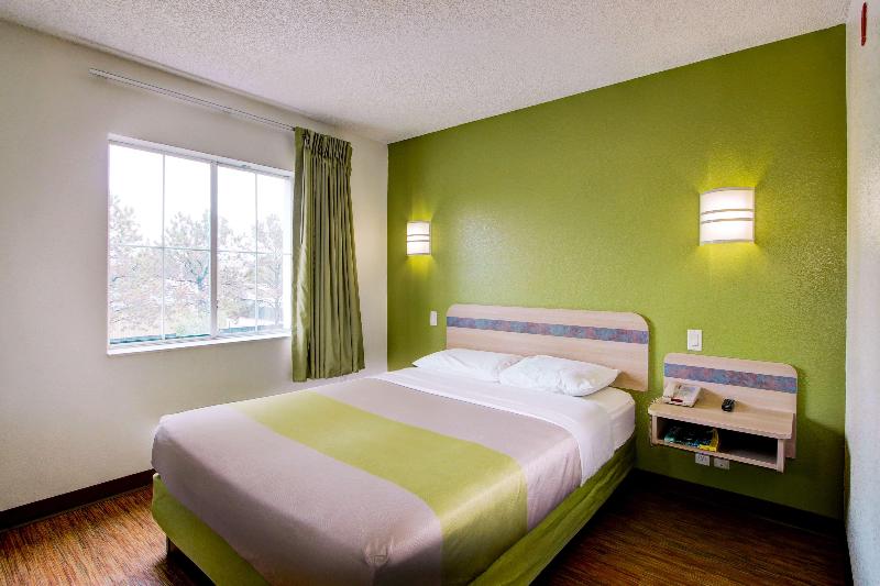 Super 8 by Wyndham Aurora East - photo 9