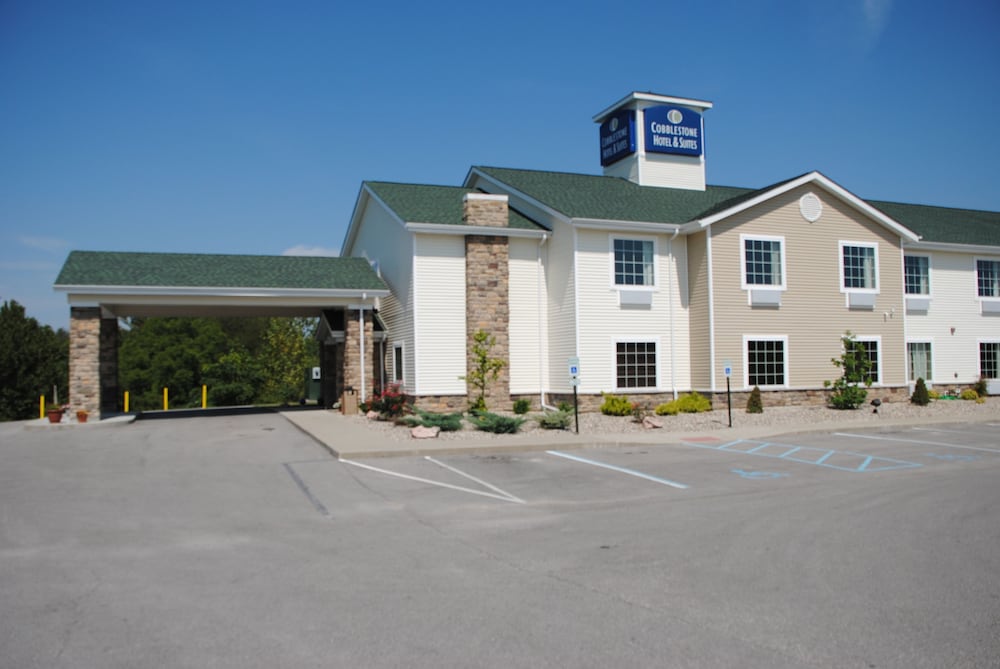 Cobblestone Hotel & Suites Charlestown IN - photo 36