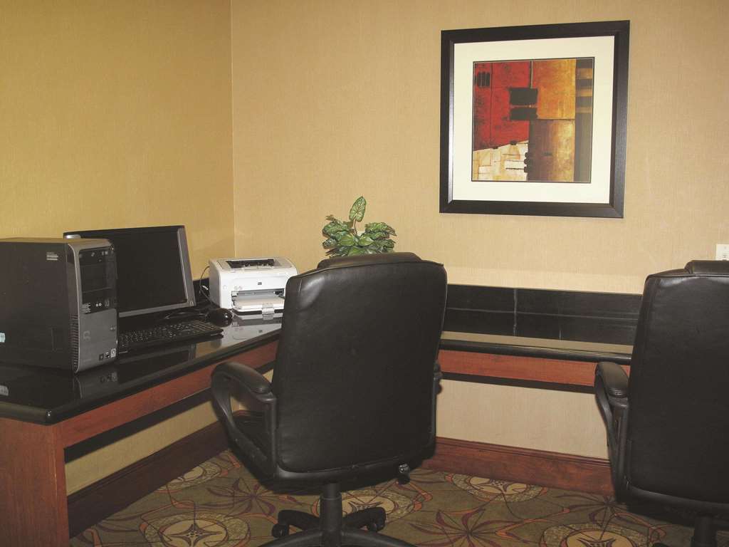La Quinta Inn & Suites by Wyndham Lawton Fort Sill - photo 41