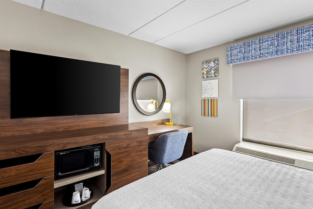 Hampton Inn & Suites Bolingbrook - photo 10