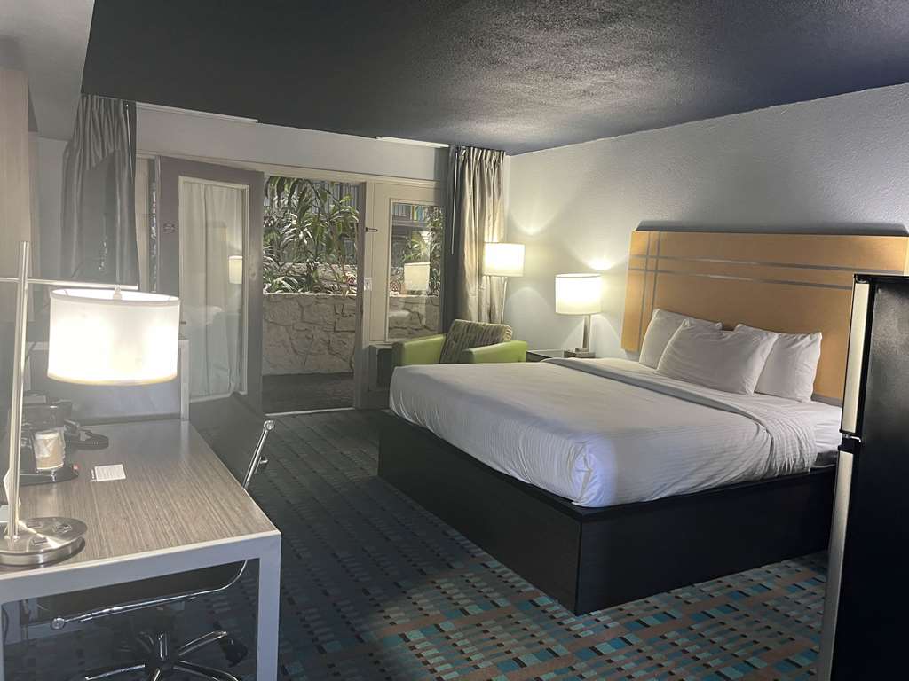 Fifth Season Inn & Suites - photo 16