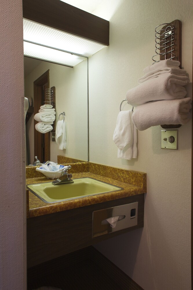 Hi Tide Oceanfront Inn - photo 40