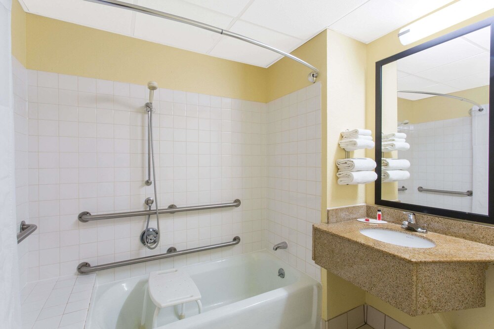 Days Inn Leominster Fitchburg Area - photo 23