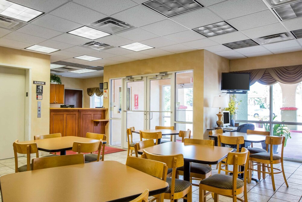 Econo Lodge Valdosta - photo 34