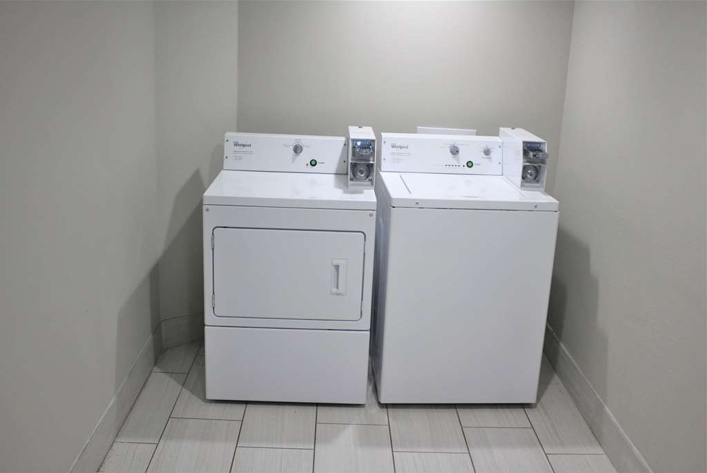 La Quinta Inn & Suites by Wyndham Indianapolis Downtown - photo 14