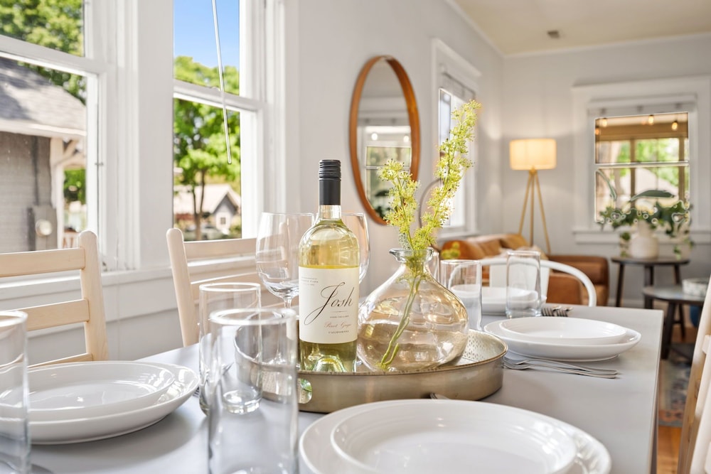 Downtown Abode W Hot Tub Walk to Csu & Old Town in Fort Collins, United States