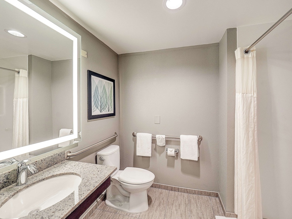DoubleTree by Hilton Hotel Bloomington - photo 19