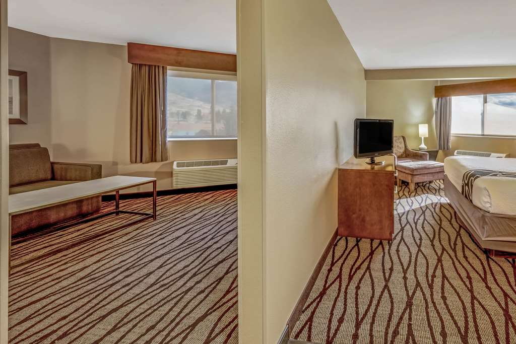 La Quinta Inn & Suites by Wyndham Butte - photo 33