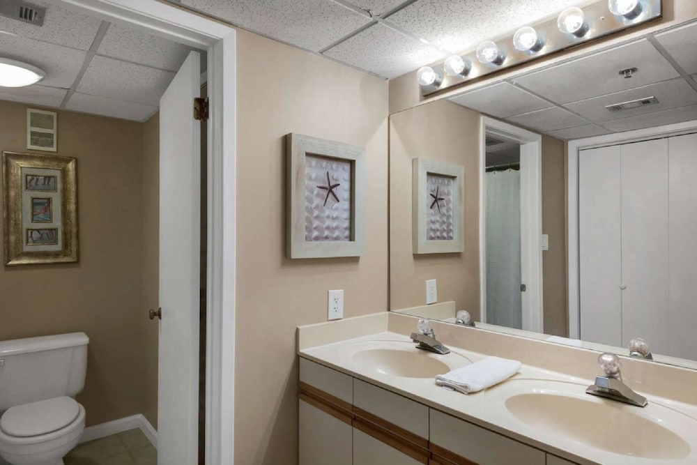 Edgewater Beach Resort Tower 3 2 Bedroom Apartment - photo 20