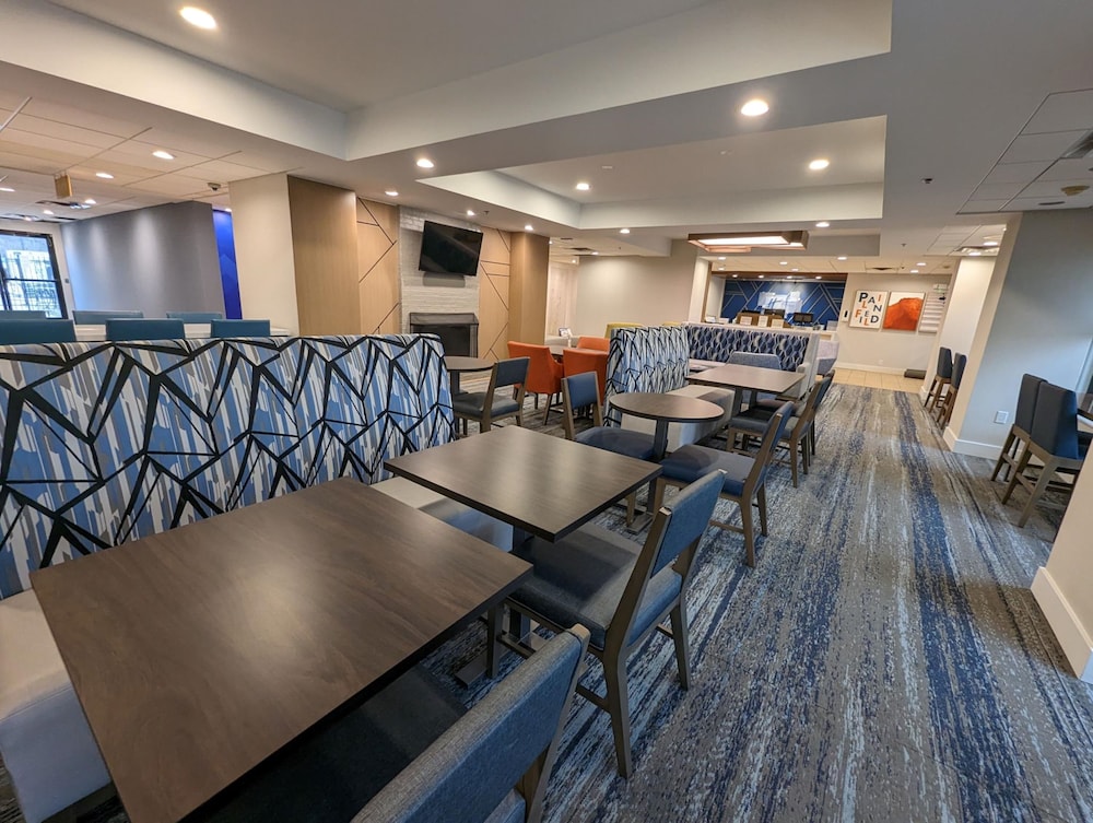 Holiday Inn Express Indianapolis Airport by IHG - photo 67