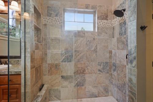Five Peaks ac hot Tub 5br 3.5ba - photo 41