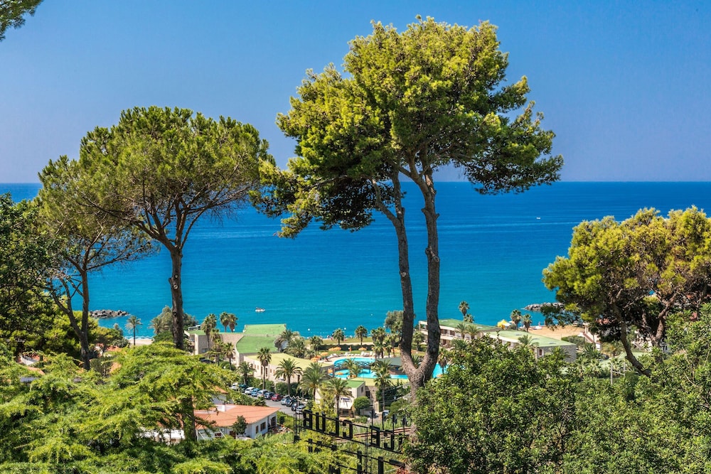 Hotel La Castellana — hotel in Belvedere Marittimo