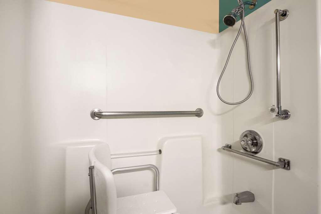 Super 8 by Wyndham Peoria East - photo 9