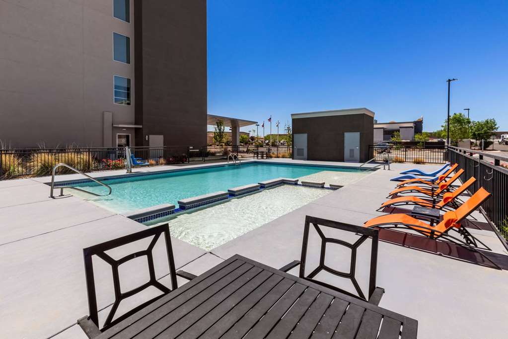 La Quinta Inn & Suites by Wyndham El Paso East Loop 375 - photo 41