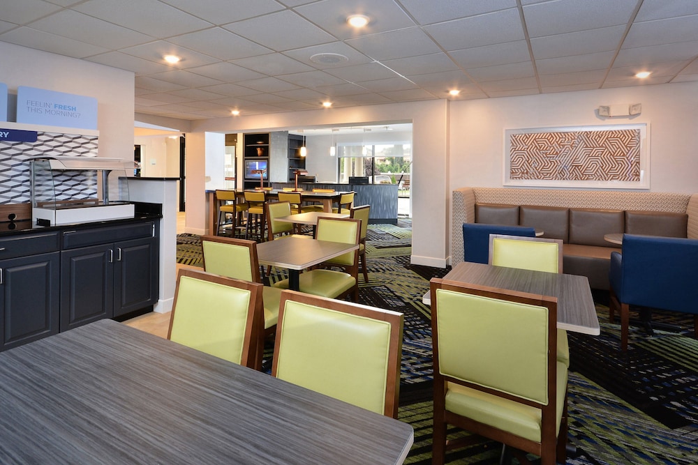 Holiday Inn Express Lynchburg by IHG - photo 38