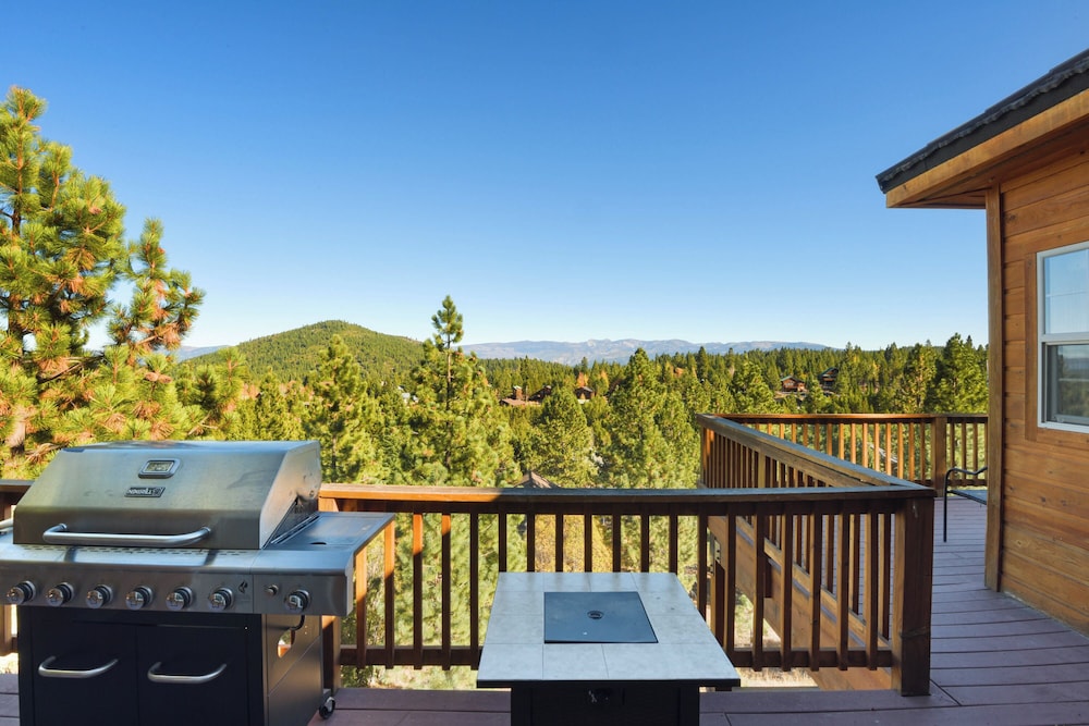 Hilltop Hideaway w Game Room & Forest Views - photo 27