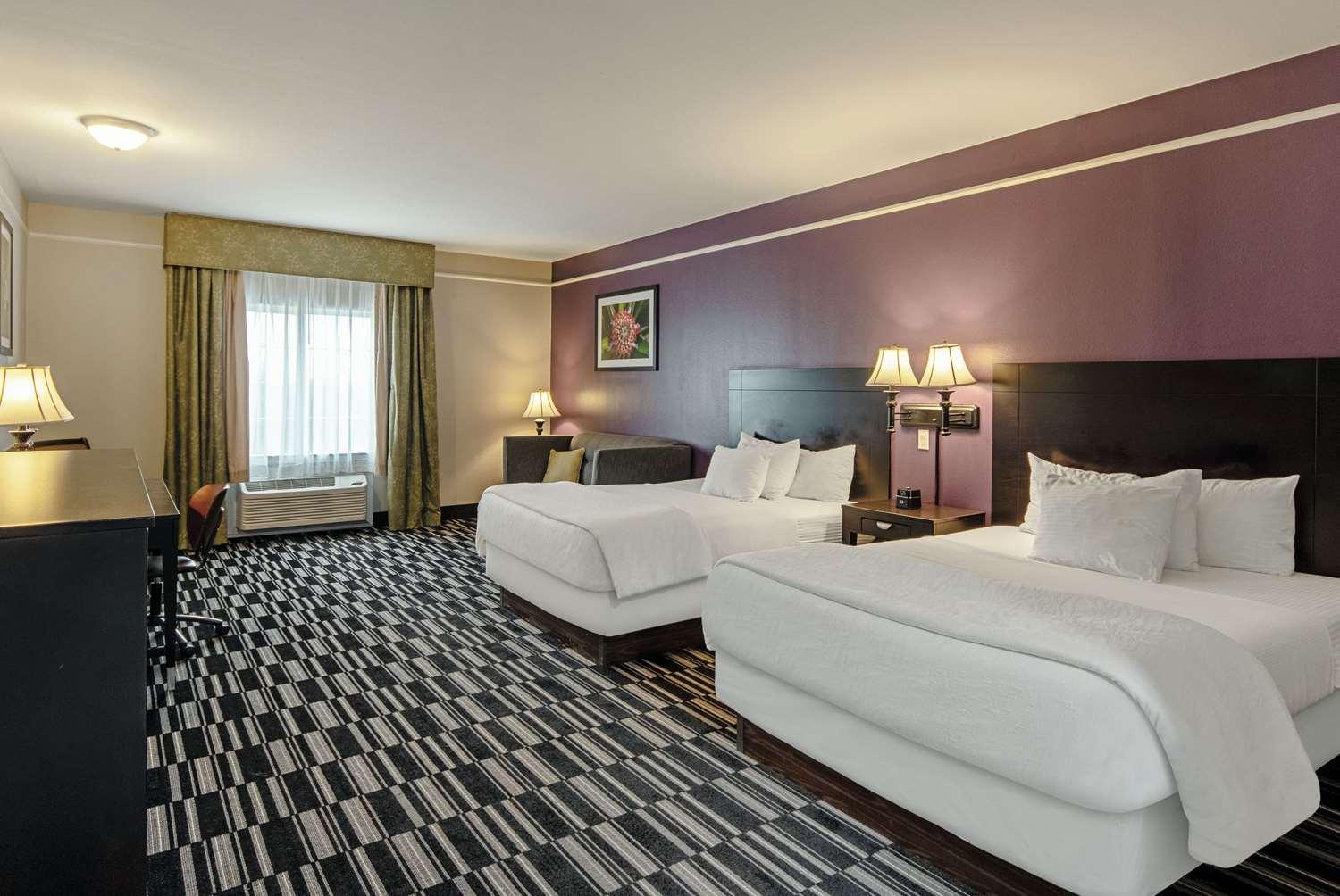 La Quinta Inn & Suites by Wyndham Alamo McAllen East - photo 5