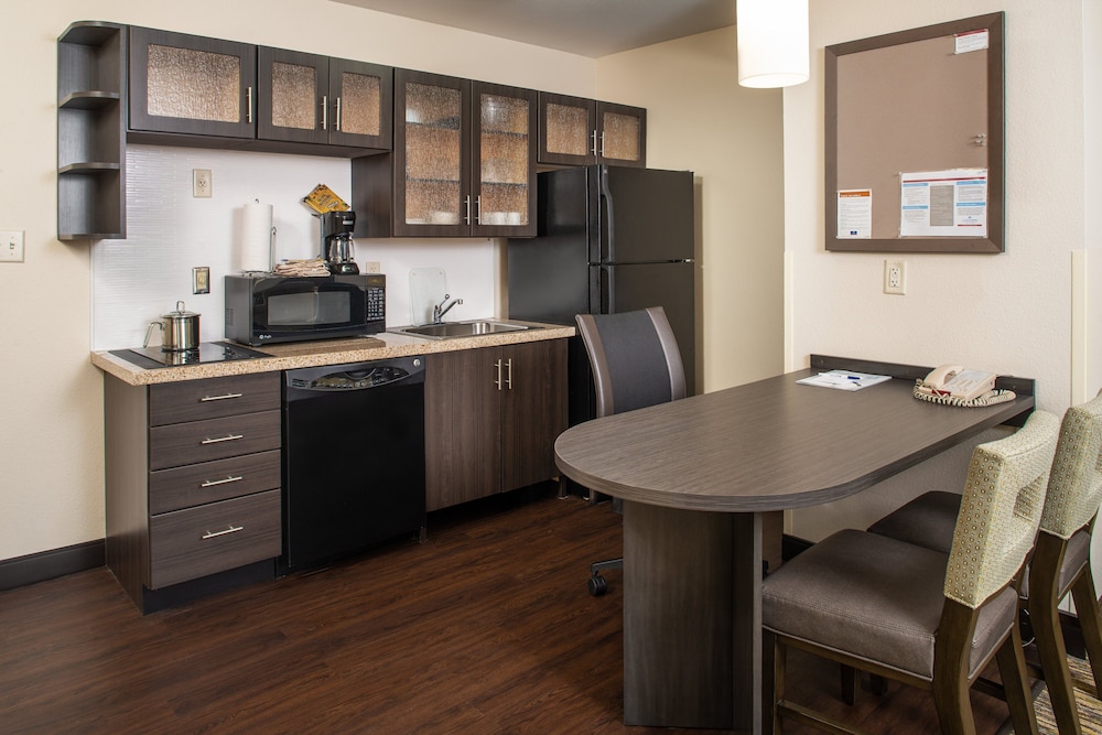 Candlewood Suites Bellevue by IHG - photo 17
