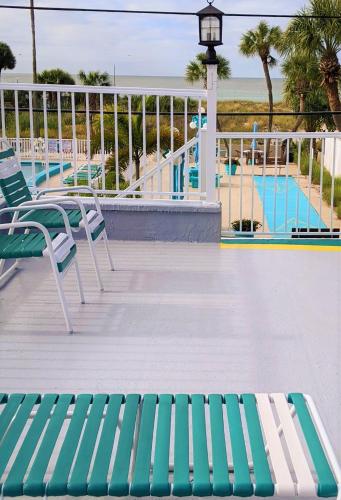 Johns Pass Beach Motel - photo 58