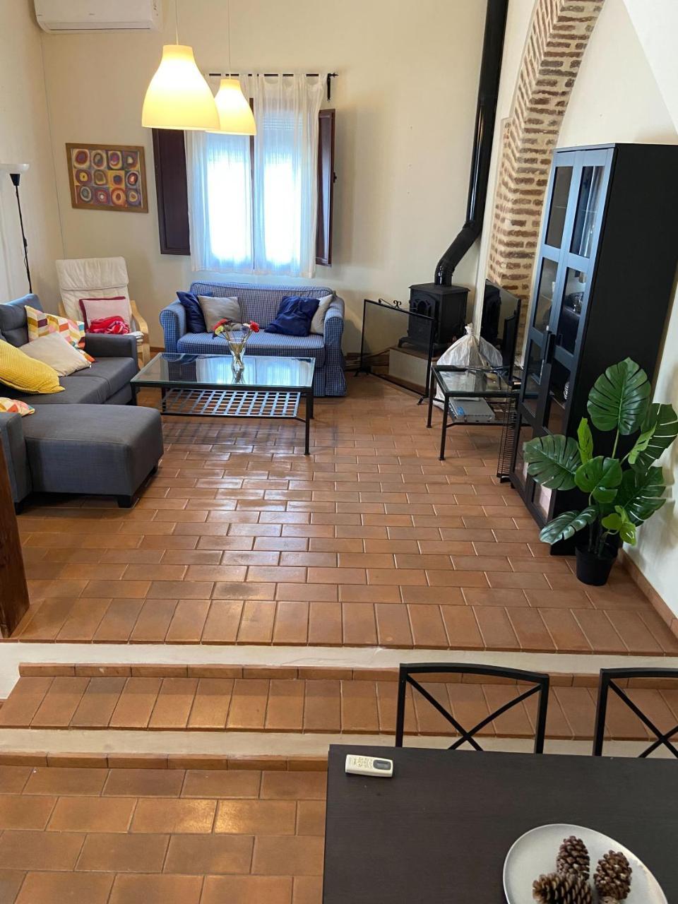 Duplex Con Piscina En Centro Cazalla — hotel in Cazalla De La Sierra