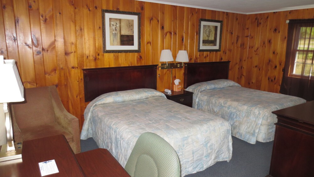 The Villager Motel - photo 16
