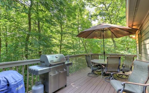 Deer View Retreat Ramp to Home Wood Burning Fireplace Netflix Ping Pong — 4-Star Luxury Hotel in Jasper, United States