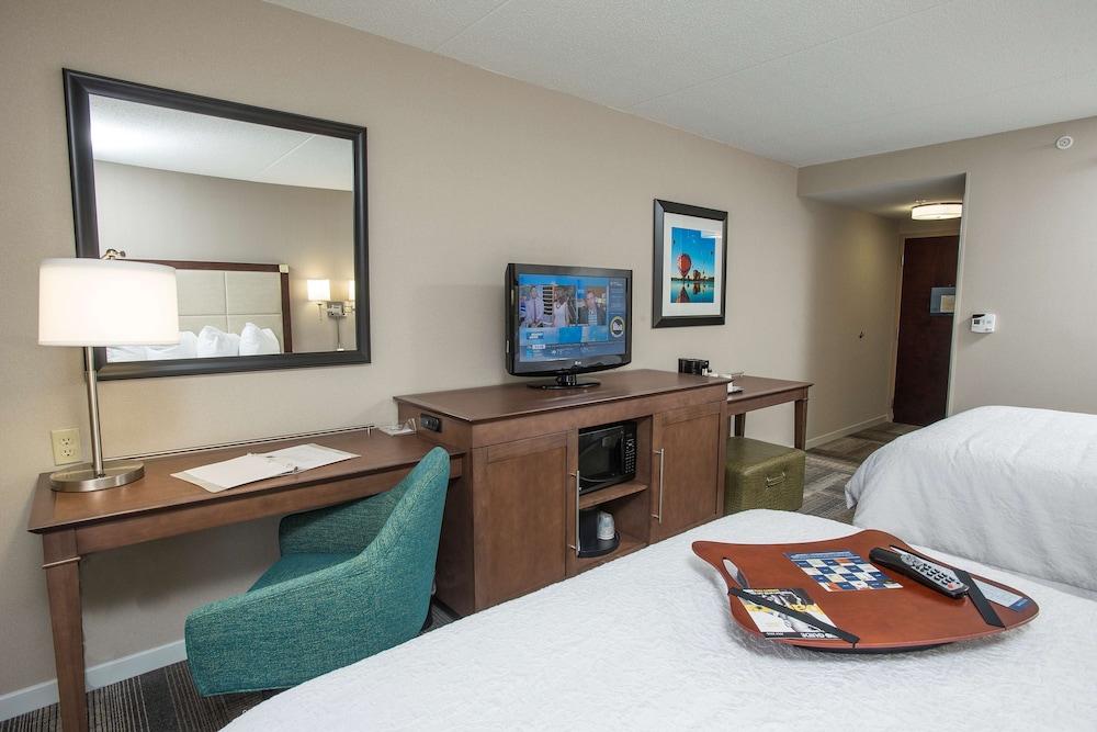 Hampton Inn & Suites Cincinnati Union Center - photo 9