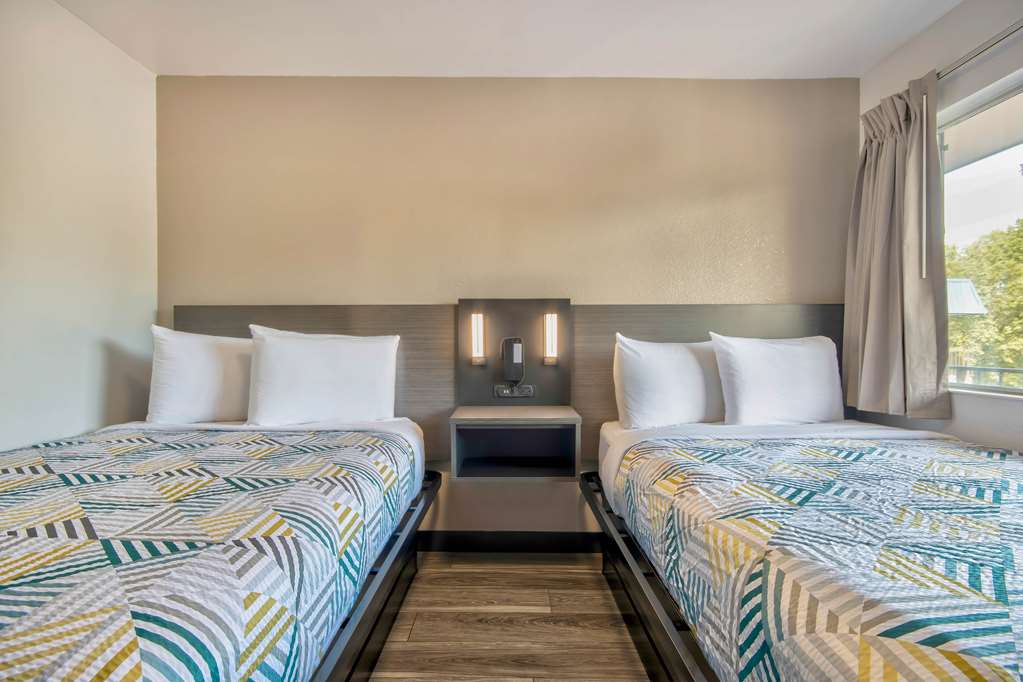 Motel 6 Russellville AR - photo 8