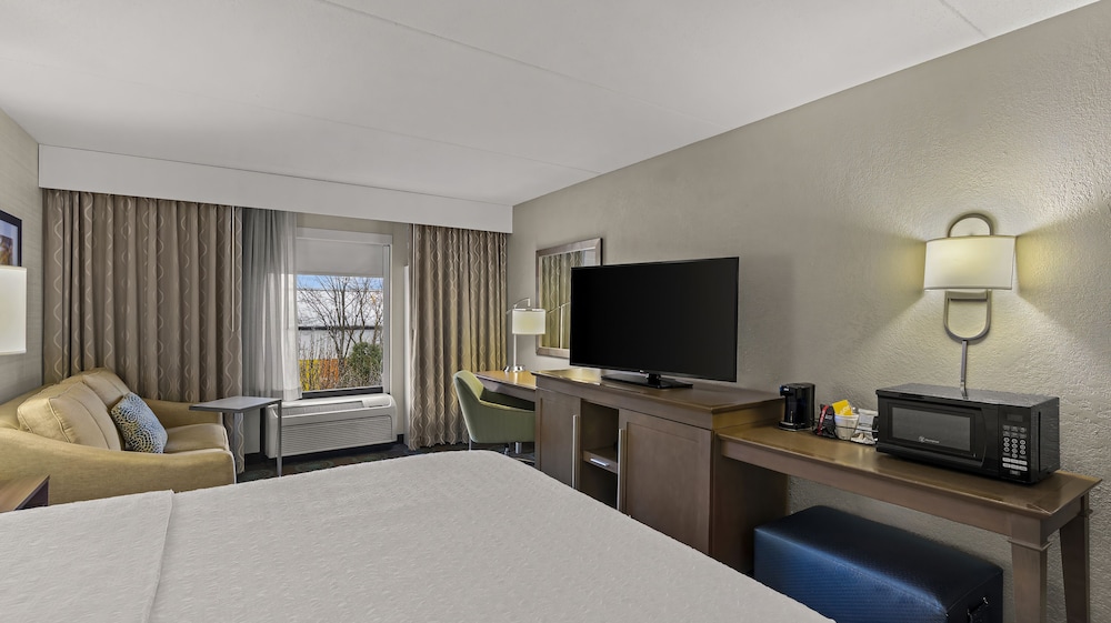 Hampton Inn Bloomington - photo 15