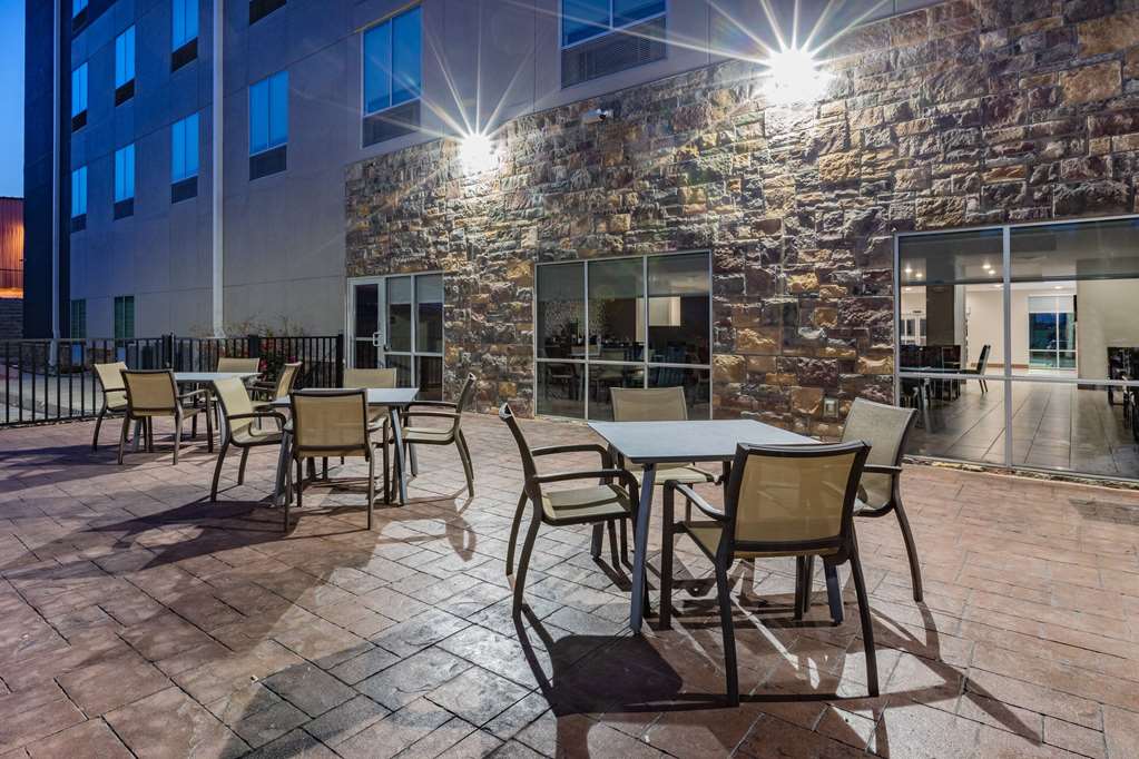 La Quinta Inn & Suites by Wyndham Jackson Cape Girardeau - photo 46