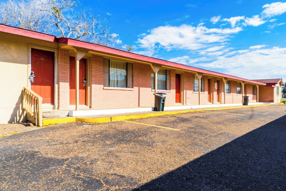 Oyo Hotel Beeville Us 181 - photo 100