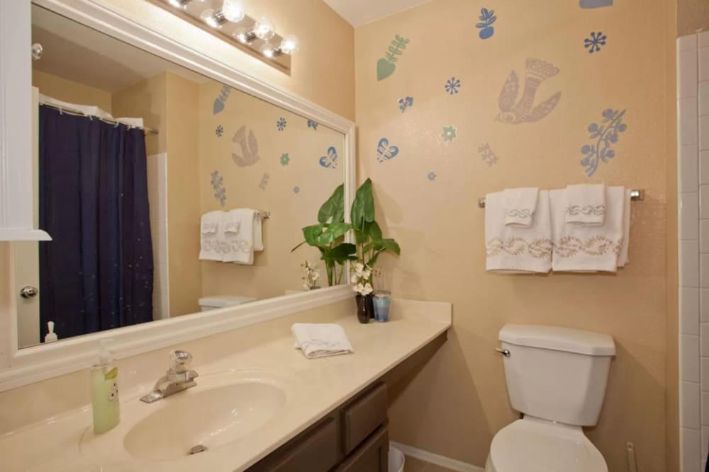 Charming 2BR 2BA by BlueBarrelHomes - photo 14