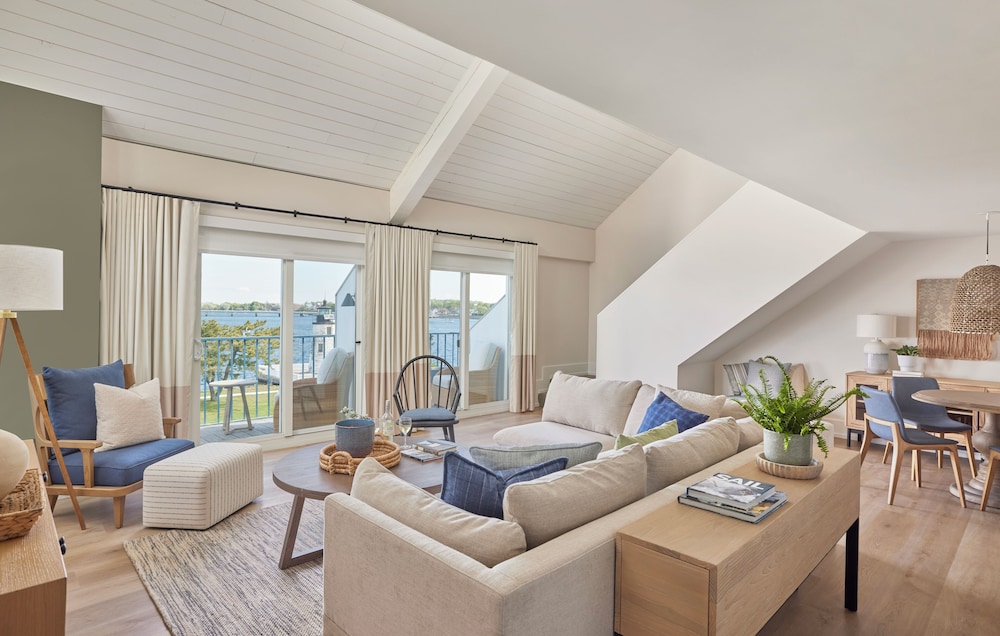 Newport Harbor Island Resort - photo 22