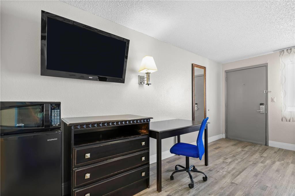 Days Inn by Wyndham Lost Hills - photo 22