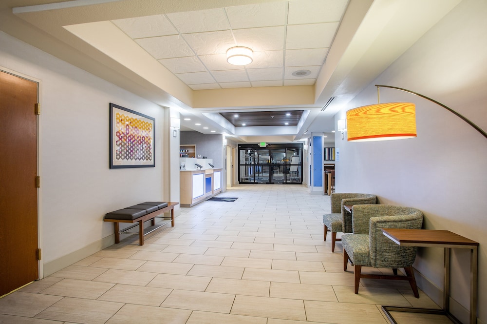 Holiday Inn Express Hotel & Suites Lewisburg by IHG - photo 37