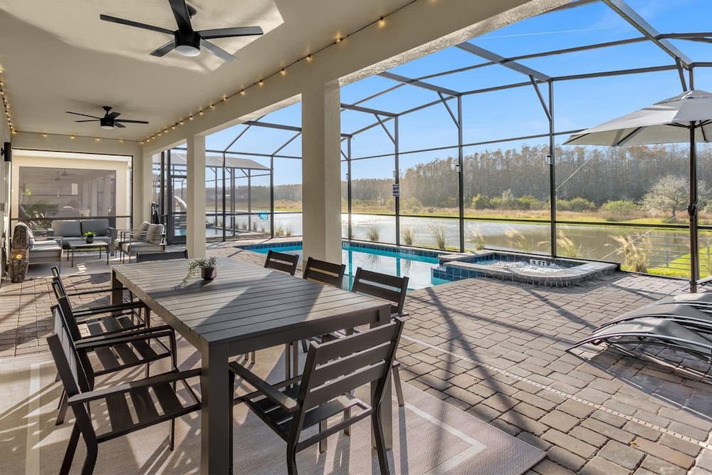 Upstay Lakeview Mansion w Pool Spa and Cinema - photo 10