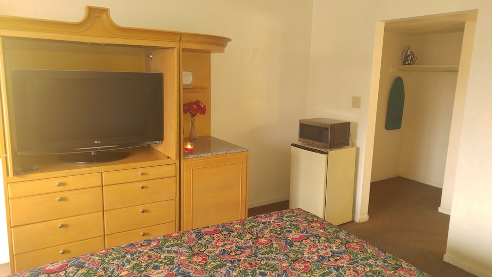 Parkway Inn Fresno - photo 13