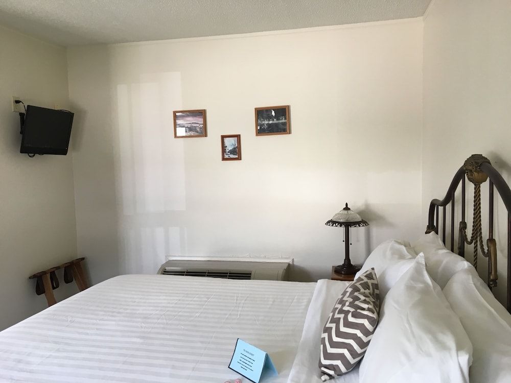 Sugarcreek Village Inn - photo 14