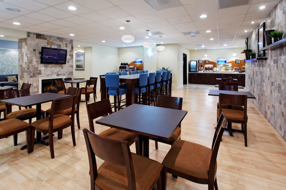 Holiday Inn Express Benicia by IHG - photo 18