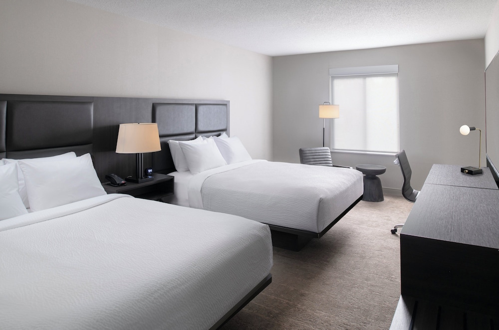Holiday Inn Express South Burlington Downtown - photo 11