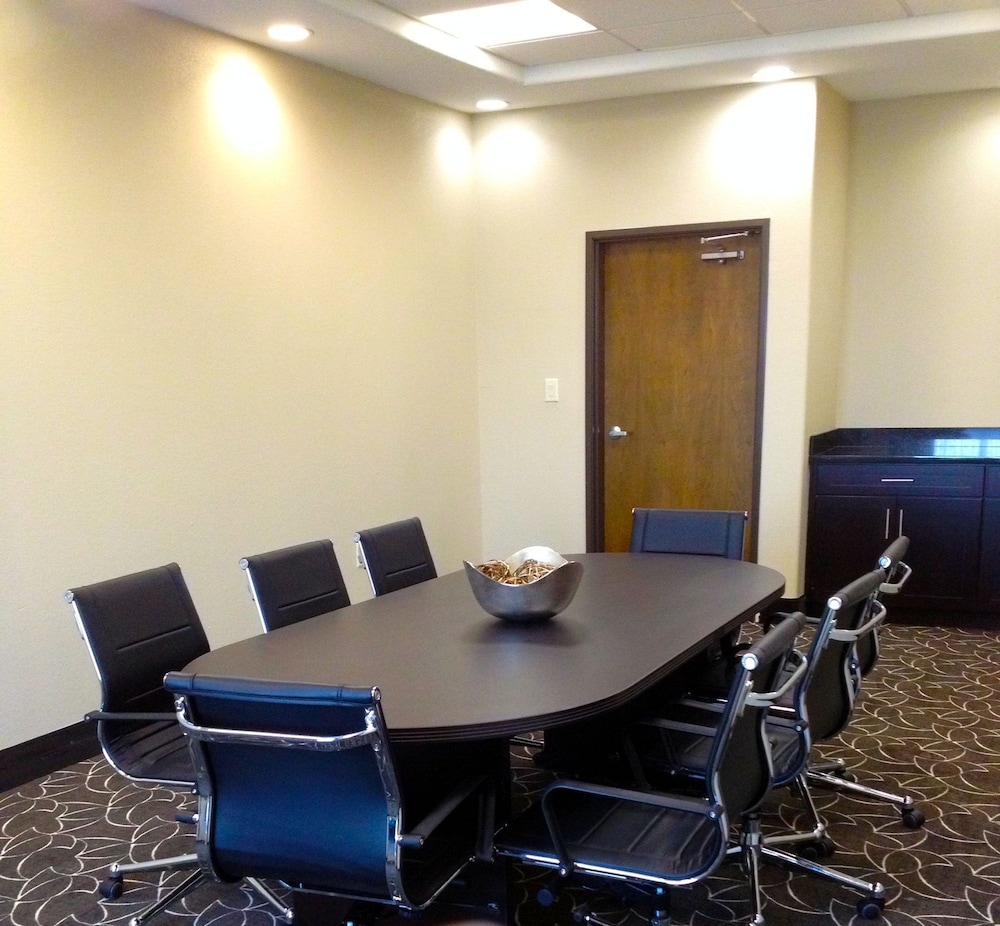 Garner Hotel Victoria East by IHG - photo 39