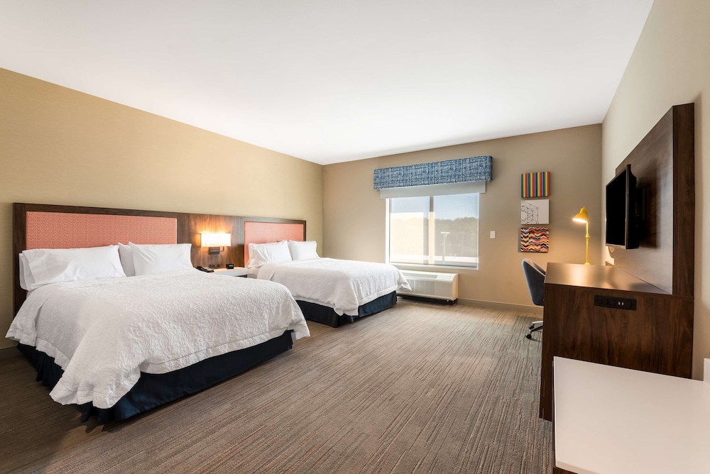 Hampton Inn Batesville - photo 9