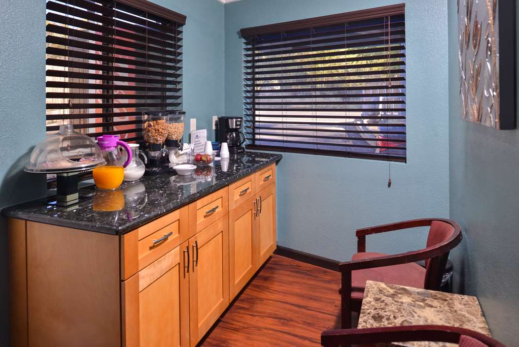 Americas Best Value Inn & Suites Clearlake Wine Country - photo 24