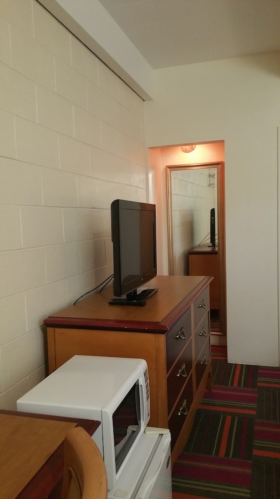 Thunder Bird Motel - photo 4