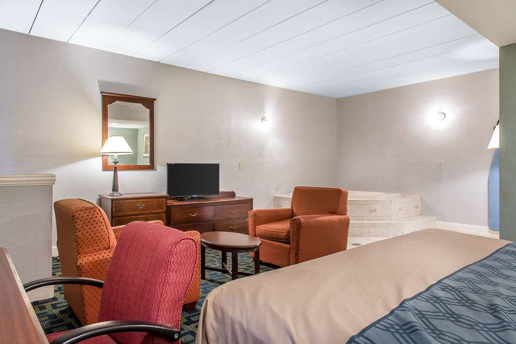 Econo Lodge Cranston Providence - photo 37
