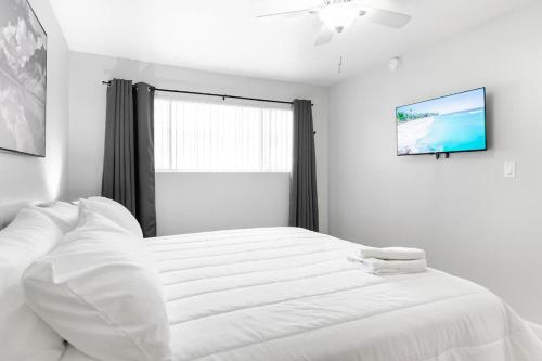 Charming Two Bedroom Sleeps 6 Close To Strip