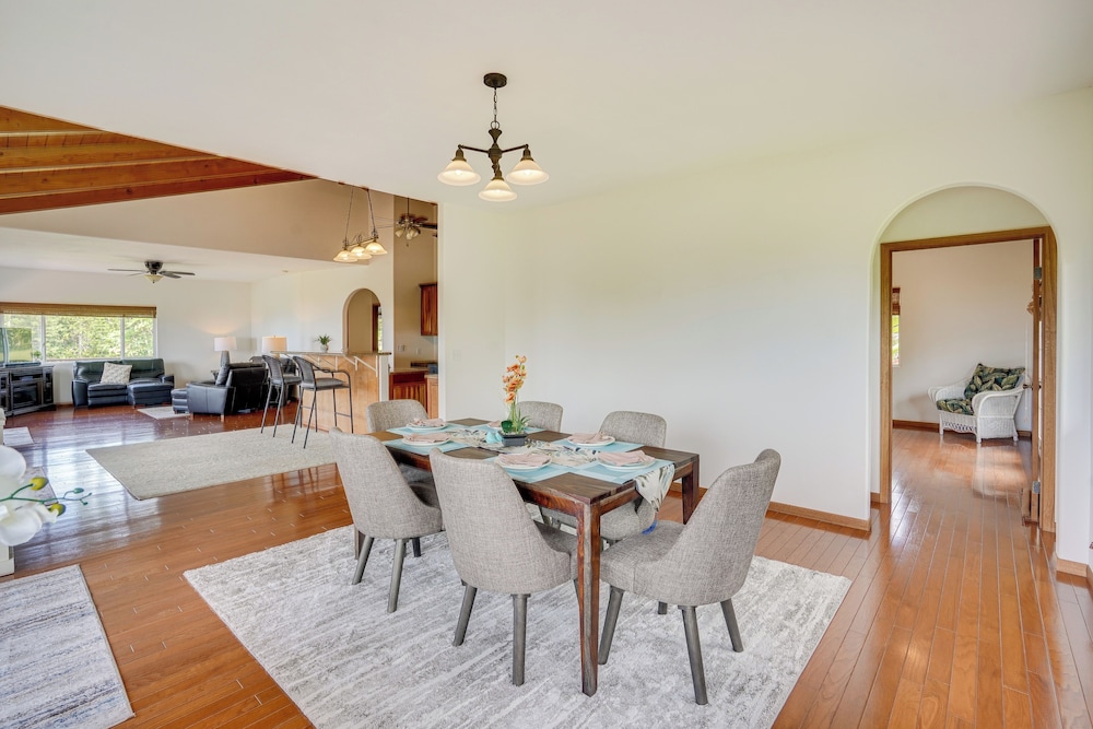 Hawaiian Retreat w Ocean Views in Captain Cook — hotel in Captain Cook