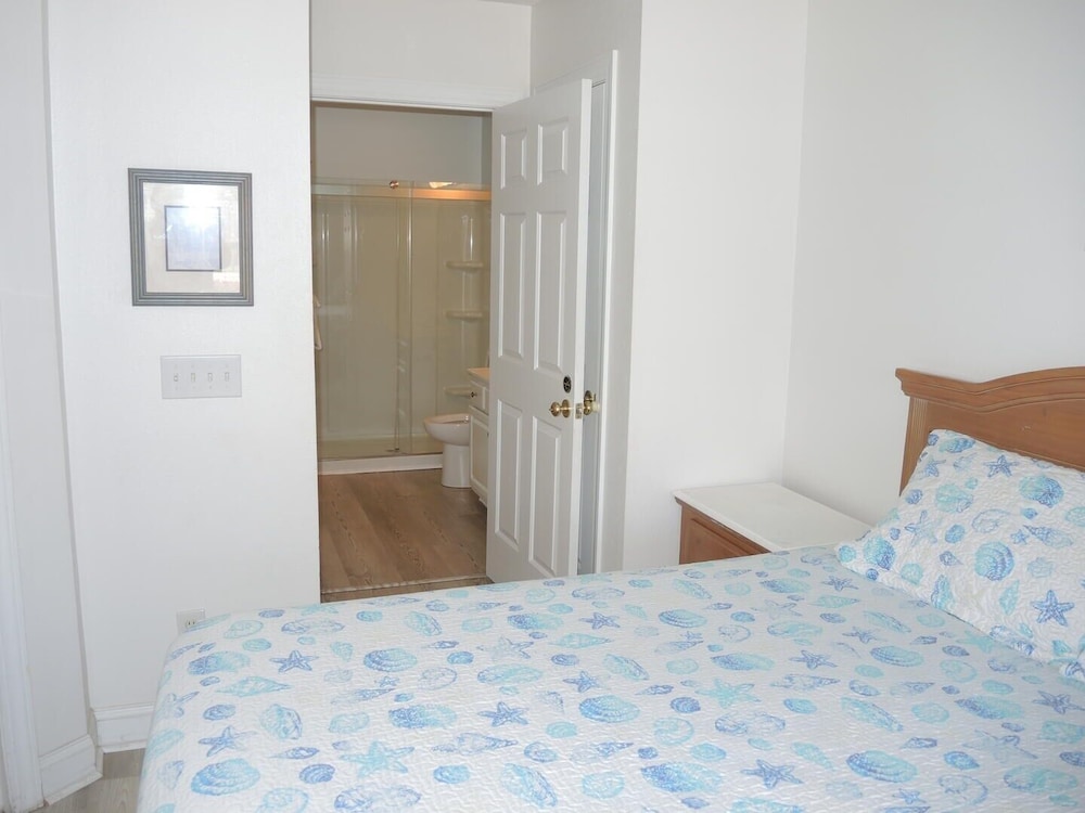 Beautiful Ground Floor Golf Resort Villa 1503 Steps from the Pool by RedAwning — Calabash — photo 5
